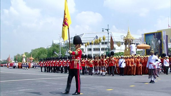 ร.10 เสด็จฯ ร่วมริ้วขบวนที่ 4 อัญเชิญพระโกศพระบรมอัฐิ เข้าสู่พระบรมมหาราชวัง ร.10 เสด็จฯ ร่วมริ้วขบวนที่ 4 อัญเชิญพระโกศพระบรมอัฐิ เข้าสู่พระบรมมหาราชวัง
