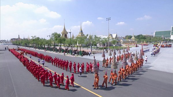 ร.10 เสด็จฯ ร่วมริ้วขบวนที่ 4 อัญเชิญพระโกศพระบรมอัฐิ เข้าสู่พระบรมมหาราชวัง ร.10 เสด็จฯ ร่วมริ้วขบวนที่ 4 อัญเชิญพระโกศพระบรมอัฐิ เข้าสู่พระบรมมหาราชวัง