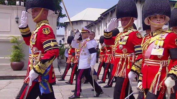 ร.10 เสด็จฯ ร่วมริ้วขบวนที่ 4 อัญเชิญพระโกศพระบรมอัฐิ เข้าสู่พระบรมมหาราชวัง ร.10 เสด็จฯ ร่วมริ้วขบวนที่ 4 อัญเชิญพระโกศพระบรมอัฐิ เข้าสู่พระบรมมหาราชวัง