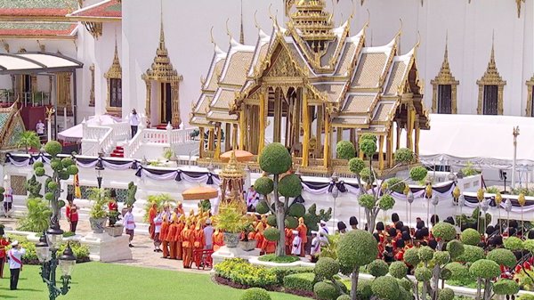 ร.10 เสด็จฯ ร่วมริ้วขบวนที่ 4 อัญเชิญพระโกศพระบรมอัฐิ เข้าสู่พระบรมมหาราชวัง ร.10 เสด็จฯ ร่วมริ้วขบวนที่ 4 อัญเชิญพระโกศพระบรมอัฐิ เข้าสู่พระบรมมหาราชวัง