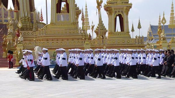 ร.10 เสด็จฯ ร่วมริ้วขบวนที่ 4 อัญเชิญพระโกศพระบรมอัฐิ เข้าสู่พระบรมมหาราชวัง ร.10 เสด็จฯ ร่วมริ้วขบวนที่ 4 อัญเชิญพระโกศพระบรมอัฐิ เข้าสู่พระบรมมหาราชวัง