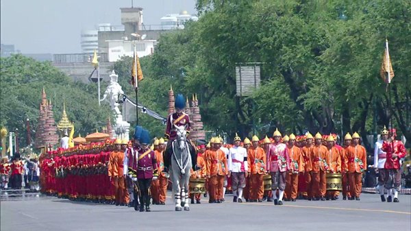 ร.10 เสด็จฯ ร่วมริ้วขบวนที่ 4 อัญเชิญพระโกศพระบรมอัฐิ เข้าสู่พระบรมมหาราชวัง ร.10 เสด็จฯ ร่วมริ้วขบวนที่ 4 อัญเชิญพระโกศพระบรมอัฐิ เข้าสู่พระบรมมหาราชวัง
