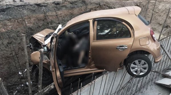 รถตกหลุมก่อสร้าง รถตกหลุมก่อสร้าง