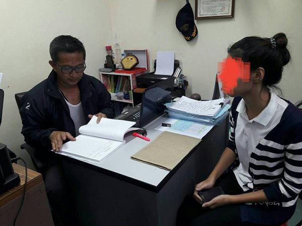 จอนนี่ มือปราบ เดือด แม่เลี้ยงใช้เท้าเหยียบหน้าเด็ก 1 ขวบ ลั่นจะล่าตัวมาลงโทษให้ได้ จอนนี่ มือปราบ เดือด แม่เลี้ยงใช้เท้าเหยียบหน้าเด็ก 1 ขวบ ลั่นจะล่าตัวมาลงโทษให้ได้