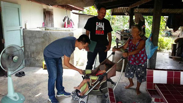 จอนนี่ มือปราบ เดือด แม่เลี้ยงใช้เท้าเหยียบหน้าเด็ก 1 ขวบ ลั่นจะล่าตัวมาลงโทษให้ได้ จอนนี่ มือปราบ เดือด แม่เลี้ยงใช้เท้าเหยียบหน้าเด็ก 1 ขวบ ลั่นจะล่าตัวมาลงโทษให้ได้