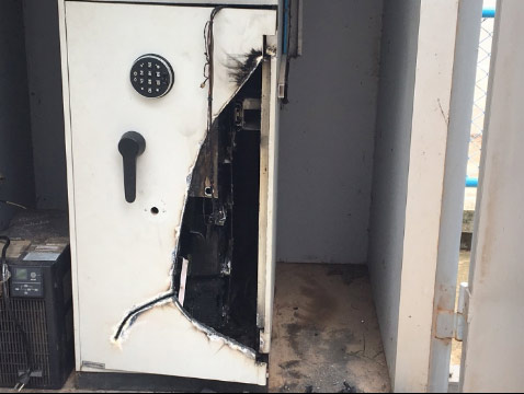 รวบแล้ว โจรเจาะตู้เอทีเอ็ม ฉก 2 ล้าน รวบแล้ว โจรเจาะตู้เอทีเอ็ม ฉก 2 ล้าน