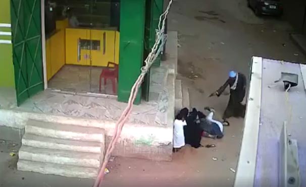 พ่อควักปืนยิงลูกชายดับต่อหน้าแม่ พ่อควักปืนยิงลูกชายดับต่อหน้าแม่