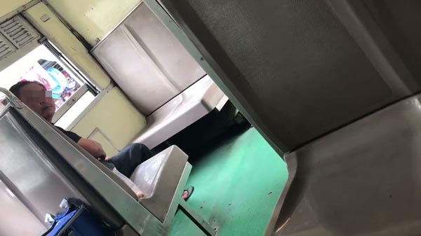 ช่วยตัวเองบนรถไฟ ช่วยตัวเองบนรถไฟ