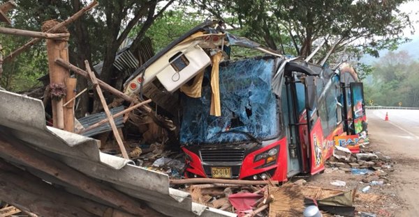 รถทัวร์แหกโค้ง รถทัวร์แหกโค้ง