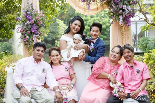 วู้ดดี้ จัดเซอร์ไพรส์งานแต่งให้คู่รักทอมกะเทย วู้ดดี้ จัดเซอร์ไพรส์งานแต่งให้คู่รักทอมกะเทย