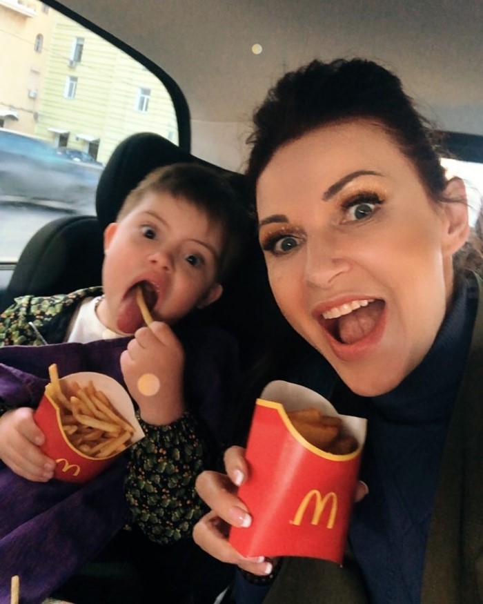 ดาราตบคนดูกลางห้องส่ง ดาราตบคนดูกลางห้องส่ง