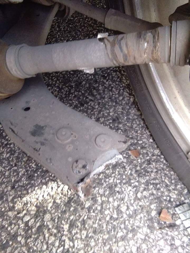 รถฟอร์ดป้ายแดงล้อหัก รถฟอร์ดป้ายแดงล้อหัก