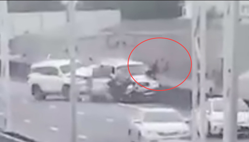 ฟอร์จูนเนอร์ชนท้ายเก๋งจอดเสีย ฟอร์จูนเนอร์ชนท้ายเก๋งจอดเสีย