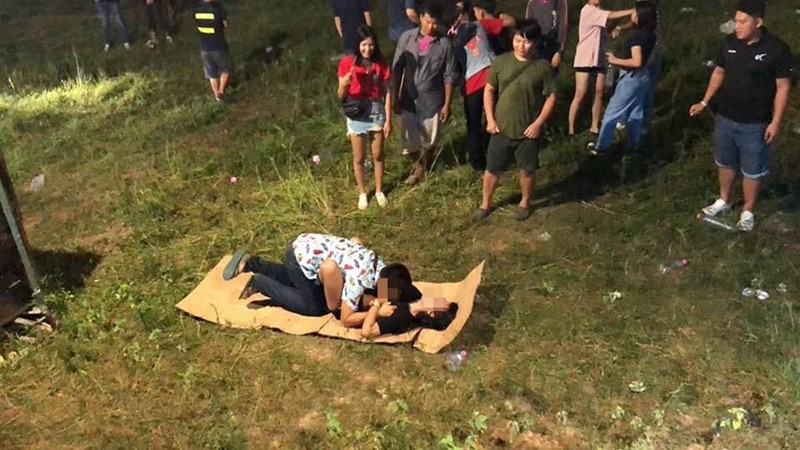 นัวเนียหน้าเวทีหมอลำ นัวเนียหน้าเวทีหมอลำ