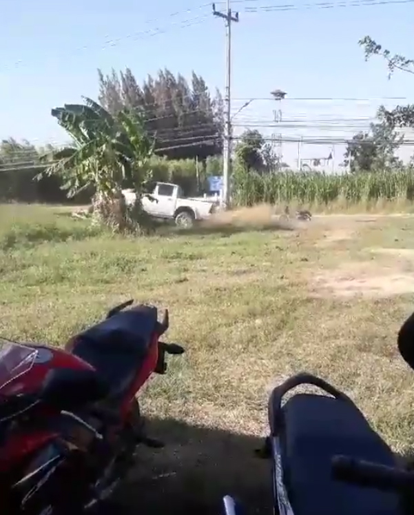 ผู้ใหญ่บ้านเมาอาละวาด ผู้ใหญ่บ้านเมาอาละวาด