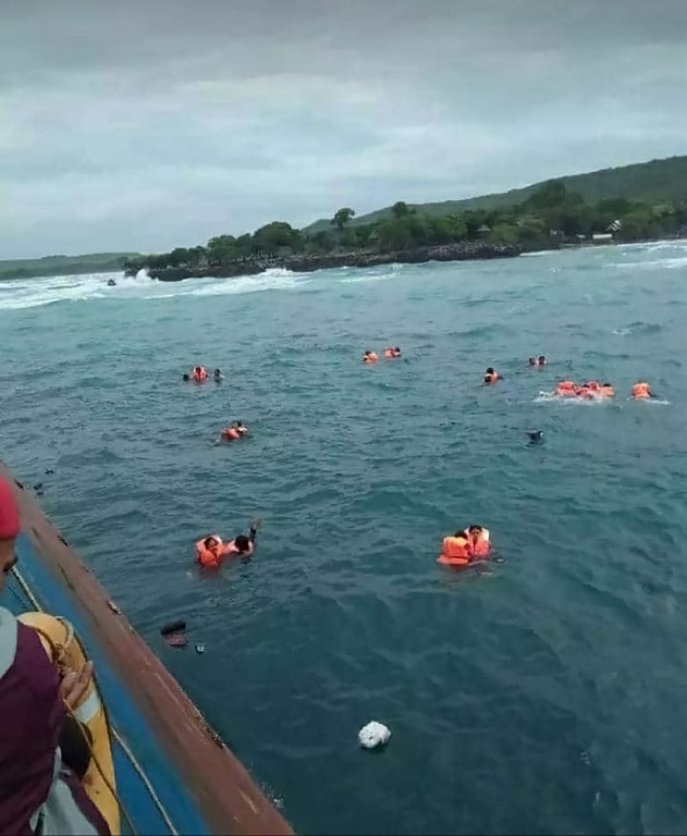 เรือเฟอร์รี่ล่มในอินโดฯ เรือเฟอร์รี่ล่มในอินโดฯ