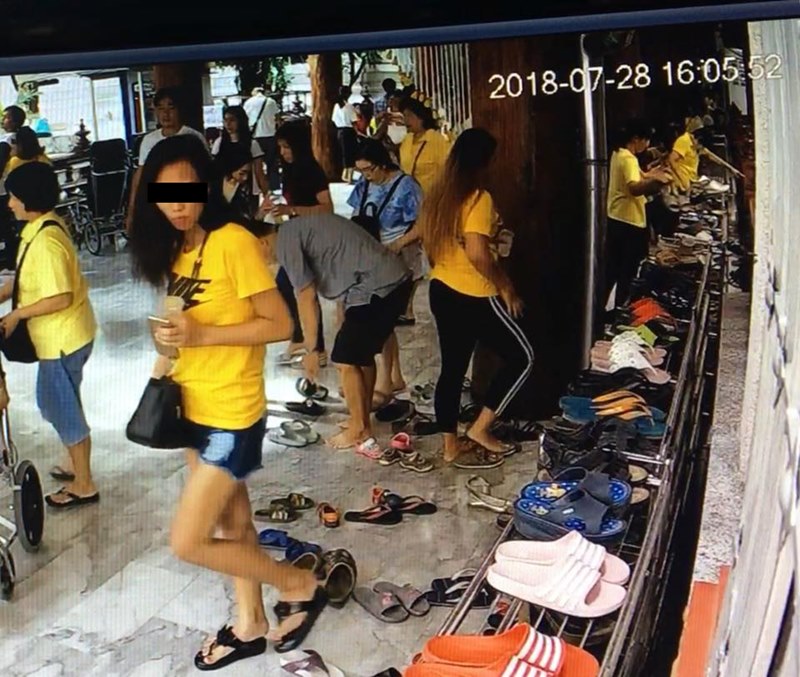 ขโมยรองเท้าในวัด ขโมยรองเท้าในวัด