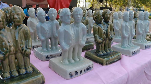 ทายาทแฝดสยาม อิน จัน ทายาทแฝดสยาม อิน จัน