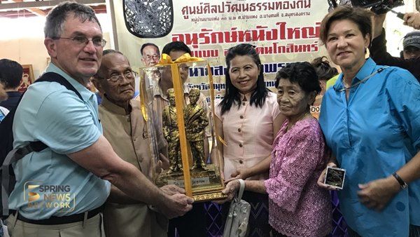 ทายาทแฝดสยาม อิน จัน ทายาทแฝดสยาม อิน จัน