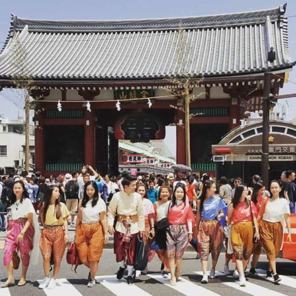 ก๊วนออเจ้า สวมชุดไทยเที่ยวญี่ปุ่น ก๊วนออเจ้า สวมชุดไทยเที่ยวญี่ปุ่น