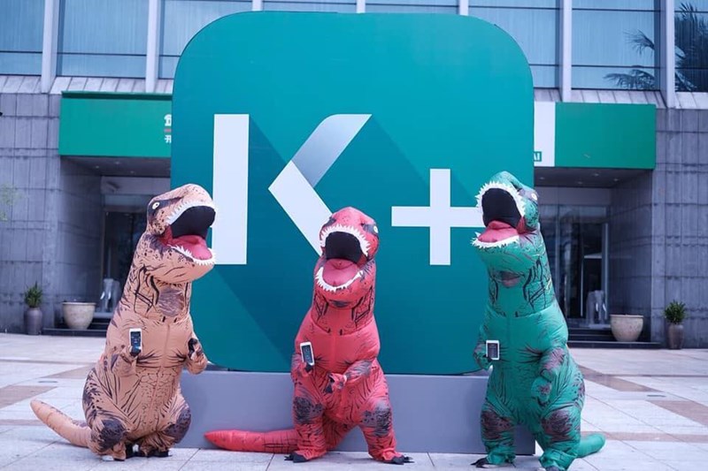 เมื่อธนาคารบอกว่าให้พนักงานใส่อะไรมาก็ได้ เมื่อธนาคารบอกว่าให้พนักงานใส่อะไรมาก็ได้