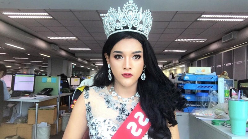 เมื่อธนาคารบอกว่าให้พนักงานใส่อะไรมาก็ได้ เมื่อธนาคารบอกว่าให้พนักงานใส่อะไรมาก็ได้