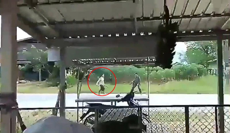 คนเมายาบ้าทำร้ายตำรวจ คนเมายาบ้าทำร้ายตำรวจ