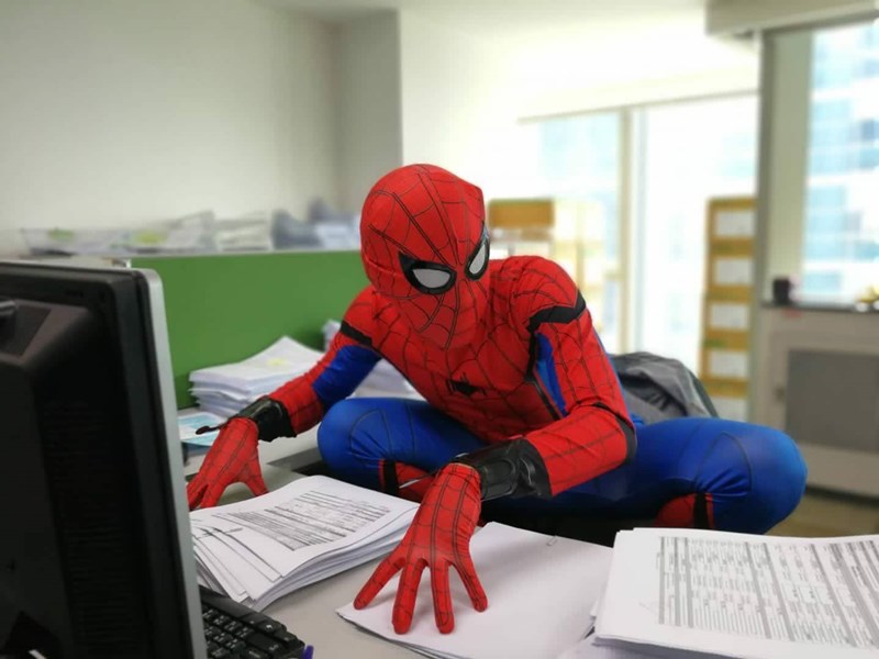 เมื่อธนาคารบอกว่าให้พนักงานใส่อะไรมาก็ได้ เมื่อธนาคารบอกว่าให้พนักงานใส่อะไรมาก็ได้