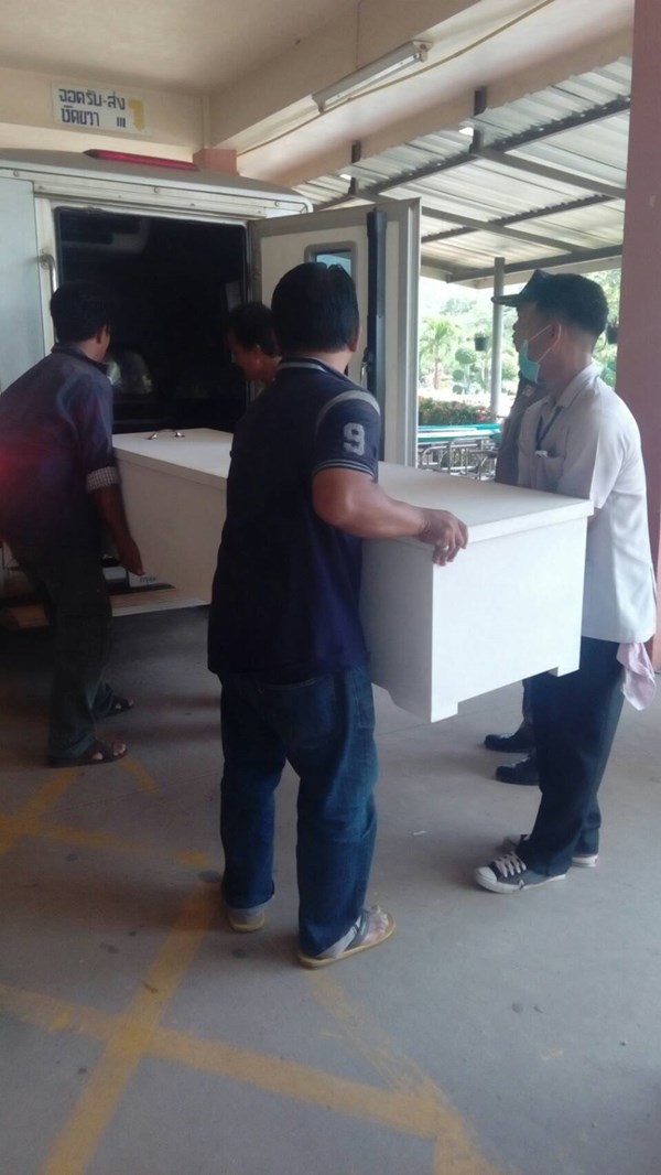 ชาวบ้านรุมรุมประชาทัณฑ์หนุ่มเมายาตีตำรวจ ชาวบ้านรุมรุมประชาทัณฑ์หนุ่มเมายาตีตำรวจ