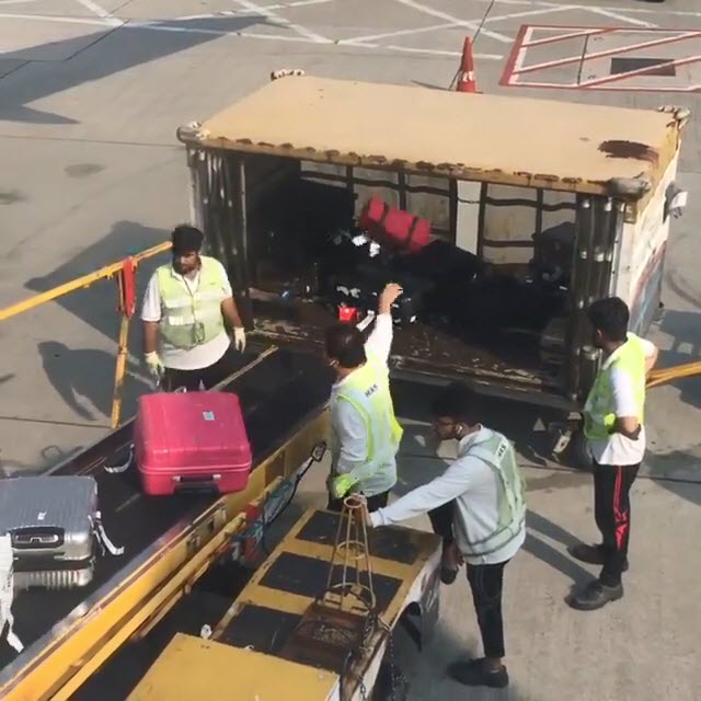 แฉพนักงานสนามบิน แฉพนักงานสนามบิน