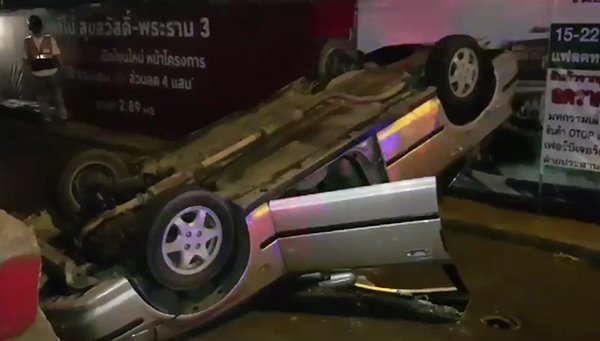 รถพ่วงชนรถเก๋ง รถพ่วงชนรถเก๋ง