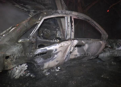 รถเก๋งชนอัดเสาไฟฟ้า รถเก๋งชนอัดเสาไฟฟ้า