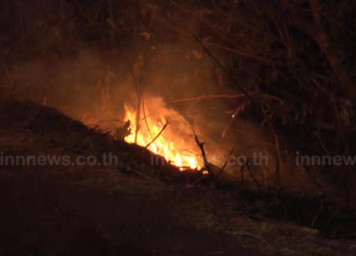 รถเก๋งชนอัดเสาไฟฟ้า รถเก๋งชนอัดเสาไฟฟ้า
