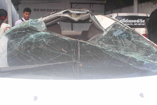 เอารถเข้าอู่ทำสี ช่างแอบเอาไปซิ่งคว่ำ พังยับทั้งคัน เอารถเข้าอู่ทำสี ช่างแอบเอาไปซิ่งคว่ำ พังยับทั้งคัน