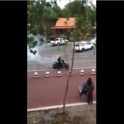 แก๊งบิ๊กไบค์เบิร์นยางที่จุดชมวิวคุ้งวิมาน ประกาศศักดา แก๊งบิ๊กไบค์เบิร์นยางที่จุดชมวิวคุ้งวิมาน ประกาศศักดา