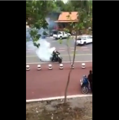 แก๊งบิ๊กไบค์เบิร์นยางที่จุดชมวิวคุ้งวิมาน ประกาศศักดา แก๊งบิ๊กไบค์เบิร์นยางที่จุดชมวิวคุ้งวิมาน ประกาศศักดา