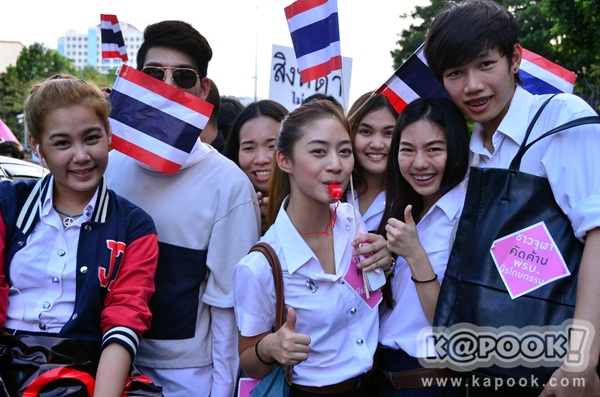 เป่านกหวีด กับประวัติศาสตร์การต่อสู้ บนเส้นทางการเมือง เป่านกหวีด กับประวัติศาสตร์การต่อสู้ บนเส้นทางการเมือง