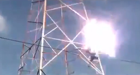 ชายบราซิลกระโดดจากเสาไฟฟ้าแรงสูง ชายบราซิลกระโดดจากเสาไฟฟ้าแรงสูง