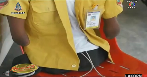 ต๊อด ชายพิการแขนขา ทำหน้าที่เป็นอาสาสมัครมูลนิธิกู้ภัยช่วยเหลือสังคม ต๊อด ชายพิการแขนขา ทำหน้าที่เป็นอาสาสมัครมูลนิธิกู้ภัยช่วยเหลือสังคม