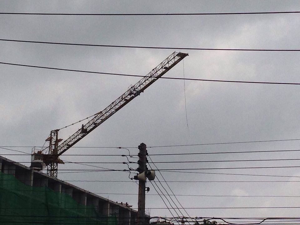 บุ้งกี้เหล็กสลิงขาด หล่นทับคนงานดับคาที่ 1 ราย บุ้งกี้เหล็กสลิงขาด หล่นทับคนงานดับคาที่ 1 ราย