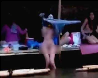 สาวโชว์เปลือยเล่นน้ำที่ปางช้างแม่วาง ที่แท้กะเทยเต้นแน่นอก สาวโชว์เปลือยเล่นน้ำที่ปางช้างแม่วาง ที่แท้กะเทยเต้นแน่นอก