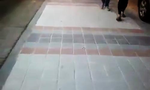 ทางเท้าเกาหลี ลายคล้ายธงชาติไทย ทางเท้าเกาหลี ลายคล้ายธงชาติไทย