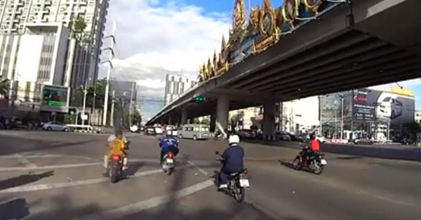 คลิปรถเมล์ฝ่าไฟแดง คลิปรถเมล์ฝ่าไฟแดง