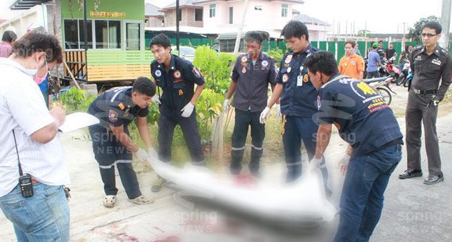 2 หนุ่มต่างด้าวโหด คว้าสปาต้าไล่ฟันเพื่อนคอหวิดหลุด ดับคาถนน 2 หนุ่มต่างด้าวโหด คว้าสปาต้าไล่ฟันเพื่อนคอหวิดหลุด ดับคาถนน