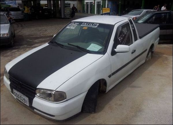 คนงานบราซิลแสบ เทซีเมนต์ถมล้อรถ หลังเจ้าของไม่ยอมเคลื่อน คนงานบราซิลแสบ เทซีเมนต์ถมล้อรถ หลังเจ้าของไม่ยอมเคลื่อน