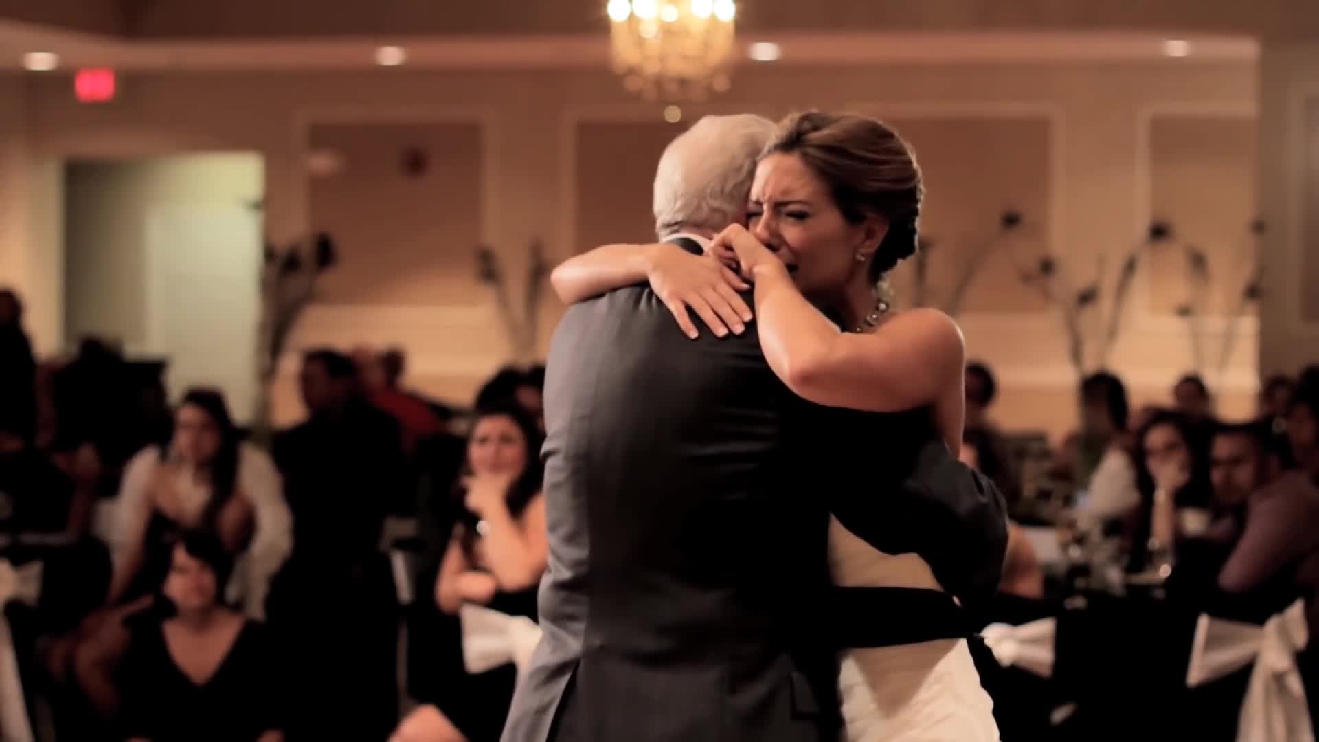 คลิปสุดซึ้ง เจ้าสาวเต้นรำบทเพลงของพ่อในงานแต่ง แม้พ่อเสียชีวิตแล้ว คลิปสุดซึ้ง เจ้าสาวเต้นรำบทเพลงของพ่อในงานแต่ง แม้พ่อเสียชีวิตแล้ว