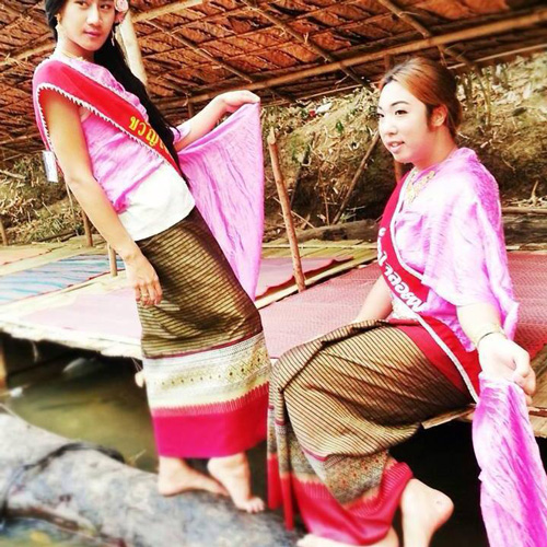 กะเทยเจ้าถิ่นต้านแก้ผ้าลงเล่นน้ำแม่วาง โพสต์ภาพแต่งชุดไทยล่องแพ กะเทยเจ้าถิ่นต้านแก้ผ้าลงเล่นน้ำแม่วาง โพสต์ภาพแต่งชุดไทยล่องแพ