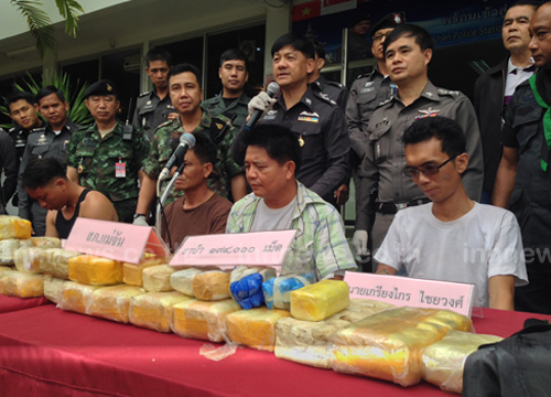 รวบแก๊งขนยาบ้า 2 แสนเม็ด รับวันออกพรรษา-นึกว่าตำรวจหยุดงาน รวบแก๊งขนยาบ้า 2 แสนเม็ด รับวันออกพรรษา-นึกว่าตำรวจหยุดงาน