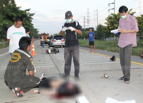 นักศึกษาหนุ่มน้อยใจแฟนควบ จยย. เสยเก๋งดับคาที่ นักศึกษาหนุ่มน้อยใจแฟนควบ จยย. เสยเก๋งดับคาที่