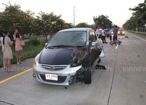 นักศึกษาหนุ่มน้อยใจแฟนควบ จยย. เสยเก๋งดับคาที่ นักศึกษาหนุ่มน้อยใจแฟนควบ จยย. เสยเก๋งดับคาที่